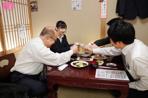 歓迎会で終電を逃した僕に「先輩うちに泊まっていきます？」と肉食系の新卒女子が小悪魔な甘い囁き。誘惑に負けて何度もSEXした 七沢みあ