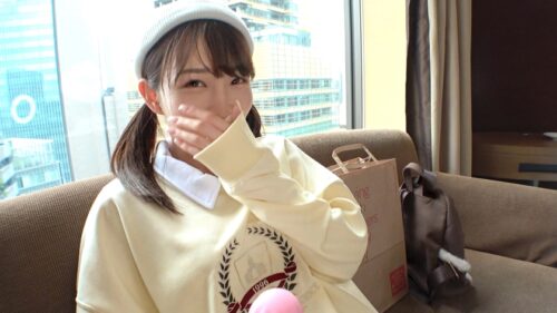 
 「マジ軟派、初撮。 1817 ロリかわいい19歳JDをホテルに連れ込み！『大人のおもちゃのモニター探してて～』と電マ責めすると…？極狭敏感マ●コは手マンで計4回も潮吹き！容赦ないピストンに喘ぎ声が部屋中に響かせる！」