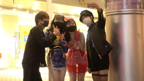 
 「【渋谷ハロウィン2021】二人組コスプレ美女をナンパ成功！エロチャイナ服を着たスレンダー美脚のお姉さんは攻めも受けも両方イケる万能選手！乳首いじりのテクもオマ●コの敏感具合もカンペキ！」