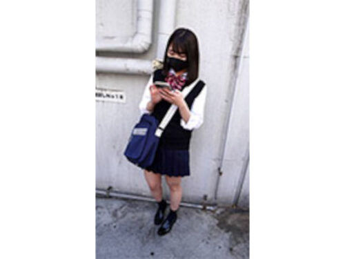 【個撮】優等生っぽいミニスカ制服美小女を自宅に連れ込みハメ撮り_生ピストンから中イキ連発 同人動画
