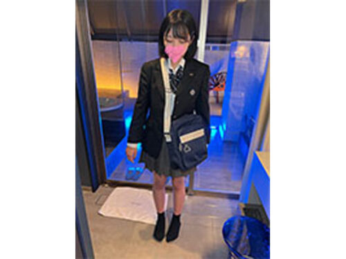 ※早期削除【顔出し】現役の制服女子_無垢な色白美少女に大量顔射_中出し映像も収録 同人動画