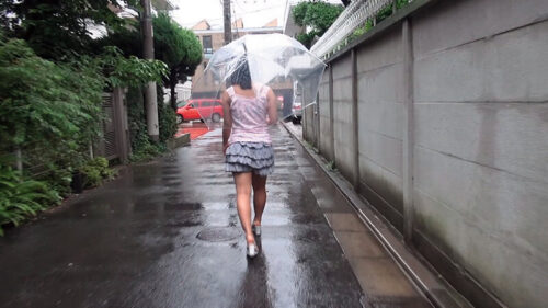 雨が降りしきる日、音が消される為レイパーが犯行に及ぶ