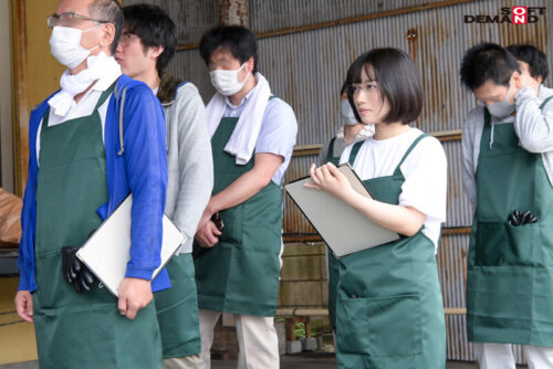 仕分け作業中にムラついたら、即ヌイてくれる倉庫バイトの女子大生。地味な見た目で下品にバキューム。しかも精飲OK。つばさ22歳