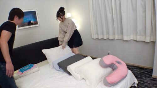 
 「マジ軟派、初撮。 1606 ●眠不足の女子大生に「快眠枕を試してみませんか？」と声かけ⇒ホテルIN！枕がいつの間にか男優の腕枕に！控え目な少女はすっかり言いなりになってしまい…」