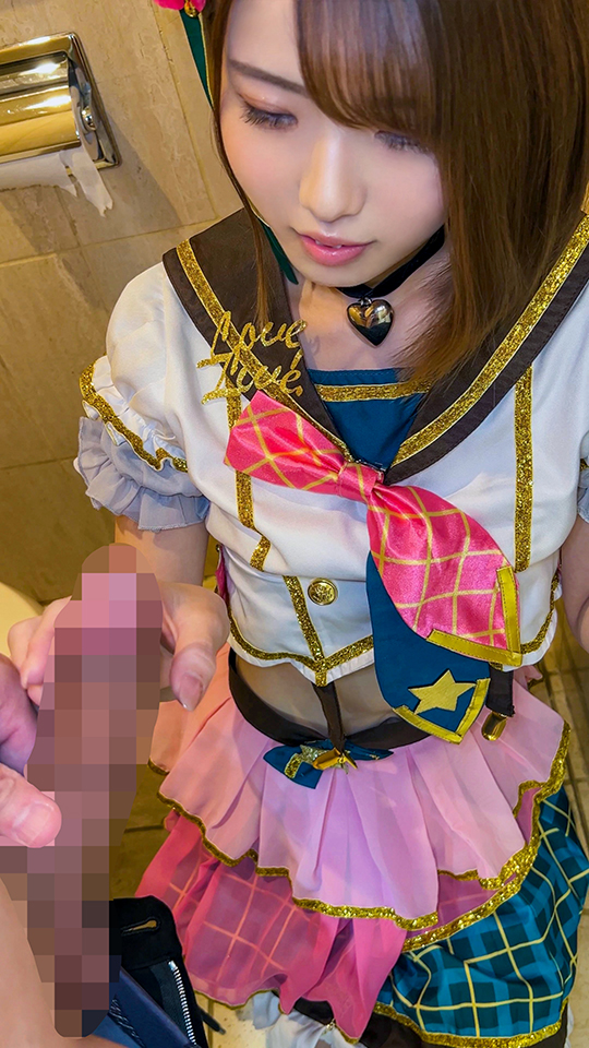 稀少品【アイドル】裏フェラ【流出】ステージ後、楽屋裏でお偉いさんのチンポをしゃぶるアイドル裏映像　口内精子【個人撮影】 コスプレハード