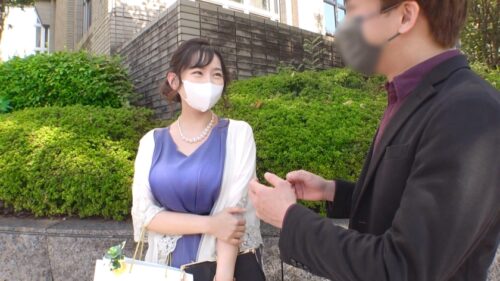 
 「マジ軟派、初撮。 1731 友人の結婚式帰りのMカップ爆乳女子をナンパ！押しに弱いこのお姉さん、グッと迫ると雰囲気に流されて断れず…。敏感マ●コを突かれてヒンヒン喘ぐ！絶えず揺れまくるおっぱいに釘付け！」