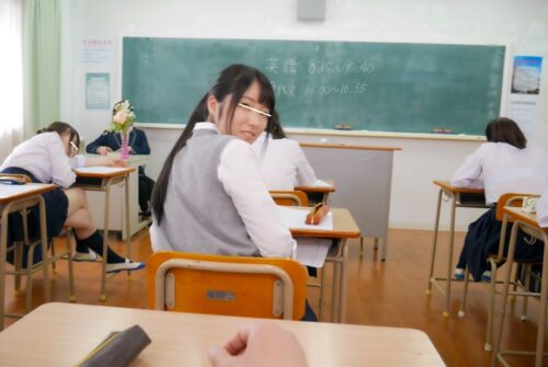 【VR】HQ超激的高画質 去年まで女子校だった学校で男子はボクら2人だけ！毎日イジメられてムカつくから文化祭の準備中に『睡眠薬』で全員眠らせてイタズラしまくり！ハメまくって復讐！！寝てるだけだとつまらないから『媚薬』も飲ませて強●発情！超淫乱に豹変した…VR