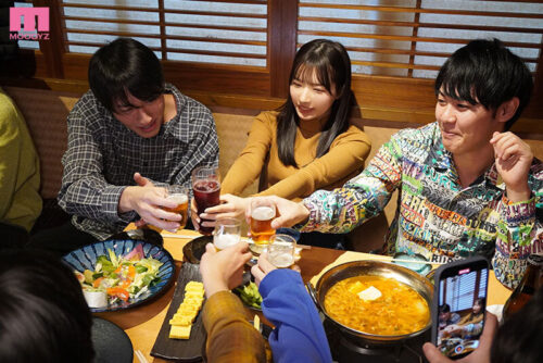 新入生の現役女子大生の初めて参加した大学の飲み会がぶっかけ中出し輪●サークルに変わった日。 三浜唯