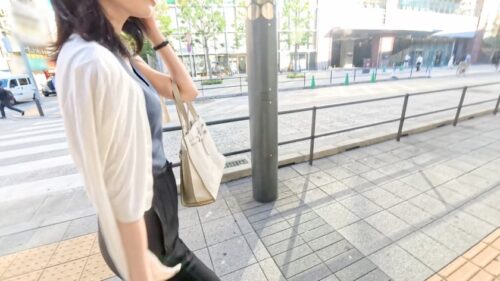 「マジ軟派、初撮。 2129 OLといえばスラックスと尻を体現するスレンダー美人お姉さんを発見し、いつもより尻多めでバック!恥ずかしそうに口に手をあてて喘ぐ立ちバックは間違いなく抜ける!!」