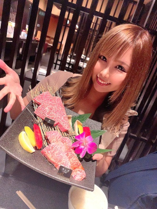 完全顔出し!素人大学生【限定】ひなちゃん22歳 人気焼肉店の看板娘 お肉もエッチも大好きな超肉食女子 焼肉デート&ホテルで中出しSEXのフルコース堪能 同人動画