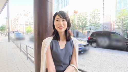 「マジ軟派、初撮。 2129 OLといえばスラックスと尻を体現するスレンダー美人お姉さんを発見し、いつもより尻多めでバック!恥ずかしそうに口に手をあてて喘ぐ立ちバックは間違いなく抜ける!!」