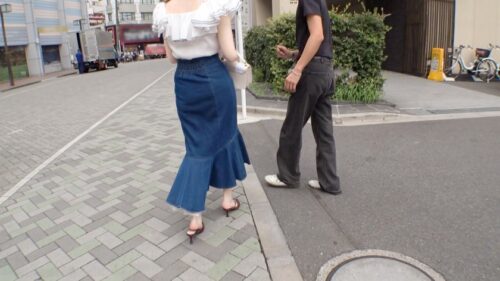 「マジ軟派、初撮。 2132 世間知らずのお姫様?!それとも天然ちゃん?下町浅草にてアプリで男を漁っている美女をナンパ!性に鈍感で人見知りで恥ずかしがり屋かと思いきや、物心ついた頃にはオナニーしていたという性帝サ○ザー降臨!どこが気持ちいいのかわからないとか言うくせに、体中敏感過ぎてどこ触っても性感帯!エッロ!最後は気持ち良すぎて我を忘れて抱きつき正常位で大量発射!」