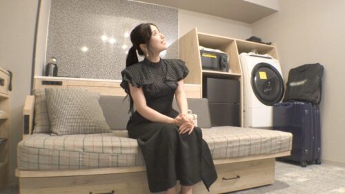 「マジ軟派、初撮。 2139 女子会終わりのムラムラ女子は巻き髪ポニーテールと安産型デカ尻を揺らして男を誘う!ナンパ歓迎体制としか思えないニコニコ笑顔が激ピスを喰らって必死のイキ顔に!パイパンま●こでバイブもち○こも咥えこんでキャン鳴き大満足!」
