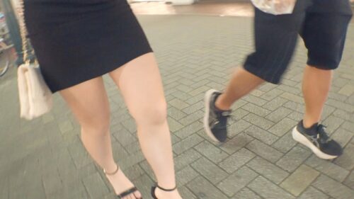 「マジ軟派、初撮。 2150 【笑う門にはエロ来る】【ニコニコ笑顔でお股ゆるゆる】お客様は神様?!接客中もナンパされちゃうふわふわ系アパレル店員を渋谷でナンパ!喉奥でオチ●ポをじゅっぽりお出迎え!目を潤ませて快感に歪む表情までめちゃくちゃ可愛い!!」
