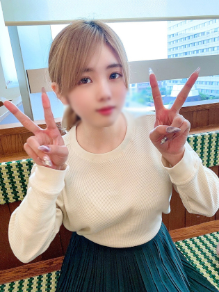 完全顔出し!素人大学生【限定】ななせちゃん22歳 人気番組のバイトADちゃんが人生初3P!2本のデカチンポに休む間もなく攻められまくる激レアウブ娘。 同人動画