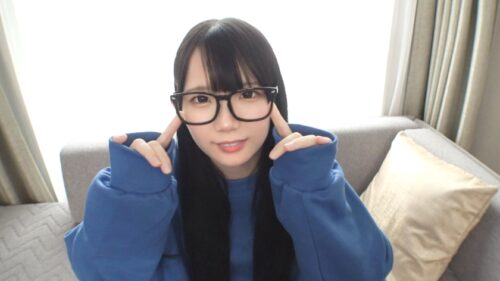 「【幼顔少女の悶絶級メガネ上目遣いフェラ】20歳になったばかりの身長146cmミニマム黒髪童顔女子!無邪気な笑顔、華奢な体つき、あどけなくて幼い声。幼い好きにぶっ刺さりまくるパーフェクトルックス!でも心はちゃんと大人だからエッチなことは大好き!乳首は触る前から反り返るほどにビン立ち!キツキツま●こでおちんちんを咥えこみ奥ガン突きでしっかり昇天!【初撮り】ネットでAV応募→AV体験撮影 2325」