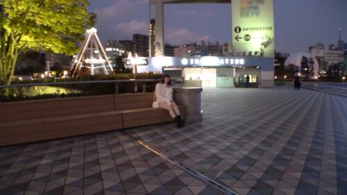 「クールに見えて笑うと可愛い童顔黒髪ショートカット娘。きめ細やかな肌質のムッチリ美ボディから漏れ出る隠しきれないM性。Fカップの美乳と顔を埋めたくなる巨尻を揺らし、おじさん浮気ち○ぽで快楽堕ち! 【初撮り】ネットでAV応募→AV体験撮影 2356」