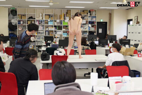 SOD女子社員 中途2年目衣装担当 佐竹。このたび初AV出演!!その後、即全裸業務いたしました。 佐竹夏帆