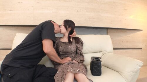 「濃厚なセックスがここにある。静かな雰囲気の大人の女性が、快感を感じたくて応募してきた！セックス中も自ら腰を振り気持ちいいとこに当てまくる！ 【初撮り】ネットでAV応募→AV体験撮影 2393」
