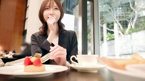 「旦那に内緒で応募したシゴデキOLかえでさん。モデルでもやってたか?!と思わせるスタイルを舐めて!舐めて!バックで突きまくれば甘い声で何度も絶頂しちゃう変態ちゃんにジョブチェンジ!知的さから滲み出る女の性欲をご覧あれ! 【初撮り】ネットでAV応募→AV体験撮影 2408」
