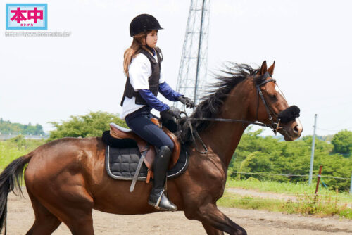 ウマのり娘がイクッ!製作費0円で私物販売、店舗突撃、イベント開催etc… 自力で稼いだお金で、競馬で勝って、AVを作ろう!!キミが中出ししても腰振るのやめない!ハメまくり射精しまくりスペシャル 松本いちか