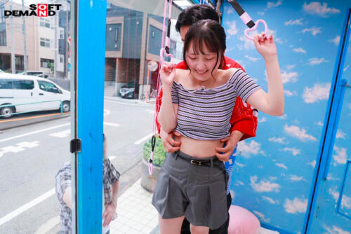 マジックミラー号 絶対に気持ちよくなってはイケない!!!愛する彼氏とはミラー越し30cmの状況でくすぐり我慢ゲームと称して凄腕AV男優の妙技でHにいじくりたおす!!! 鎖骨の綺麗なオフショル女子5名収録