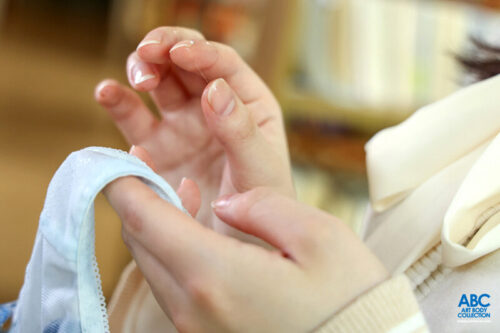 「いつも興奮してパンツ濡れちゃってるの…」文学系お姉さんは危険な遊びにハマる逆痴●のチ●ポ中毒 末広純