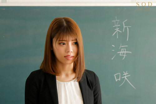 「明日、俺らの担任の授業でバイブぶっこんでやるから見にこいよwww！」 授業中も男子生徒に輪●レ×プされる、体育会系新任教師 新海咲