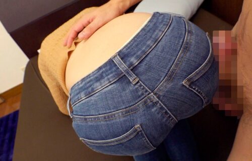 ご近所おばさんのピタパン尻にデカチン即ハメ! 4 強引な挿入と寸止め焦らしピストンのイケメン口説きSEXに忘れていたメスの性欲を思い出した美人妻!「まだ出せるでしょ…?」肉厚デカ尻の激しい杭打ち騎乗位で精子を何度も搾り取る連続中出しSEX 合計18発!