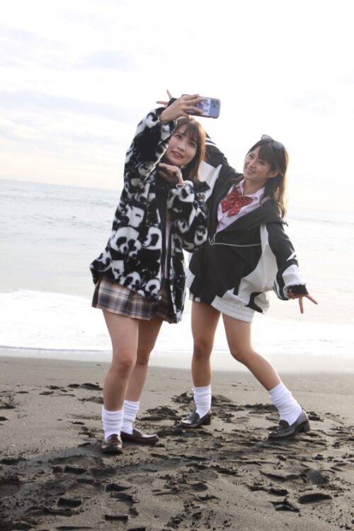 
 「2人はずっと仲良し 枢木あおい 渚みつき」