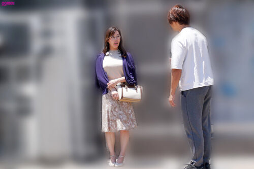 結婚して21年、平凡な生活を送る主婦。最近、年齢を重ねるごとに心が冷めていくのを感じる…もう一度だけ10代の頃のようにキスしただけでドキドキする燃えるようなSEXがしたい。1日限定彼氏と最初で最後の不貞中出しSEXさゆりさん(42歳)練馬区在住 子供:娘(19歳)
