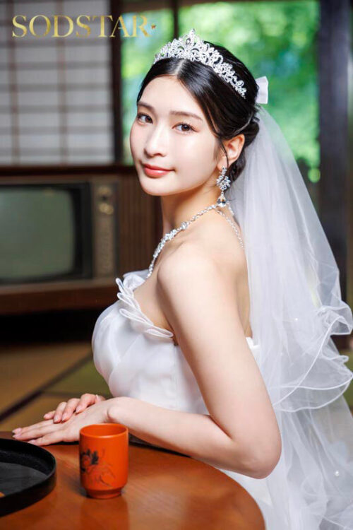 3日後にウェディングドレスを着る従姉 婚前最後の帰省中貸したままだった僕のタンクトップを着ている姿に15年募らせていた欲望が暴発した2日間 本庄鈴