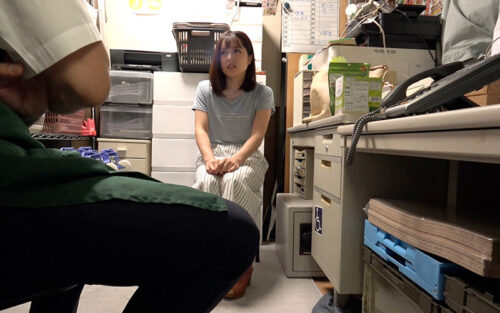 万引き スーパーの人妻たち ●メス堕ちしたミニロリ系人妻 ●気弱でヤラレるがままの美乳妻 ●剛毛マン毛のスレンダー巨尻妻