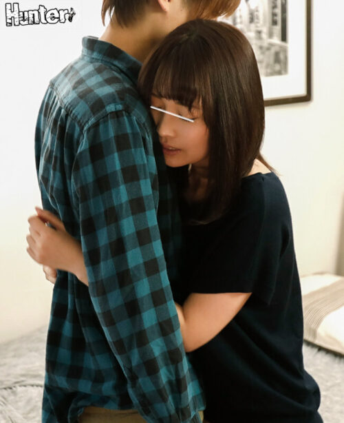 アパートの隣に引っ越してきたシングルマザーは、明るい雰囲気を出しながらもいつも寂しげ…2 新しく引っ越してきた隣人は美人なシングルマザーだった