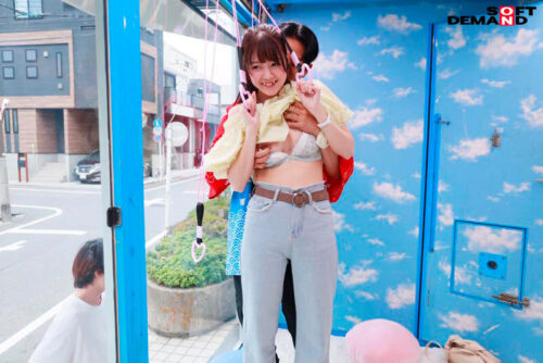 マジックミラー号 絶対に気持ちよくなってはイケない!!!愛する彼氏とはミラー越し30cmの状況でくすぐり我慢ゲームと称して凄腕AV男優の妙技でHにいじくりたおす!!! 鎖骨の綺麗なオフショル女子5名収録