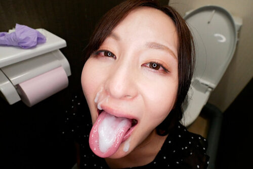 【密着取材】 カフェで働く店員は即惚れ気質のキス魔 「お客様、もし良かったら精子飲ませていただけませんか?」 友梨さん25歳 足立友梨
