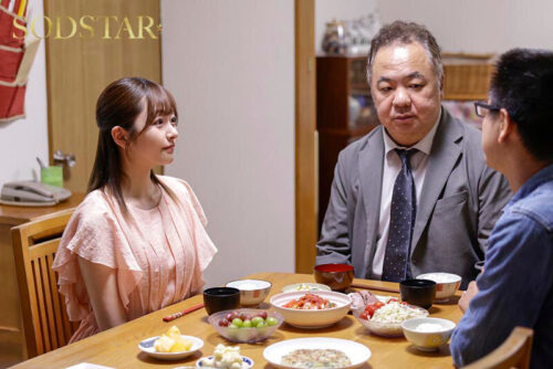 引きこもり訪問支援 ゴミ屋敷に放置された大量のシコティッシュに見かねて内緒でチンカス塗れのチンチンも笑顔で性サポートしてくれる優しいお手伝いさん 青空ひかり