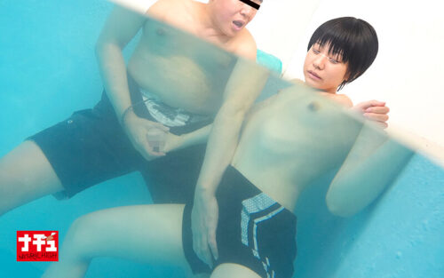 つるぺた女子の男水着チャレンジ 県民プールでデカチンおじに女子だとバレて中出しされて…マジ最悪だったよぉぉ～！