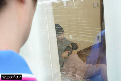 セクシーランジェリーコレクションを引っ越し業者に見つかった巨乳人妻がザコ乳首を開発され性処理肉便器になるまでたった3日 広瀬美結