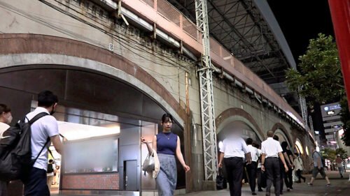 「あなた、許して…。」夫との平凡なSEXでは物足りない美人妻たちが高級なTバックを履いて下半身を恥じ晒す