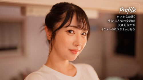 旦那が寝ているPM23:00 夜な夜な教え子(M男君)を連れ込み性処理に付き合わせ優しく骨抜きするスゴテク巨乳女教師 小野坂ゆいか