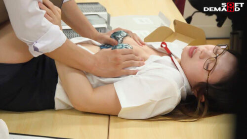 SOD女子社員コンドーム開発モニタリング 面倒見が良くて真面目な先輩女子社員は「試作品コンドームを今日中に使って来い!」と命令されて困る男子社員から必死にお願いされたら受け入れてくれるのか?