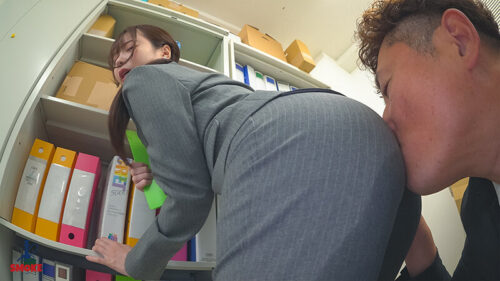 【お漏らしセクハラ】 媚薬利尿剤で早漏敏感化した若手ま○こを刺激して何度も失禁イキさせられるデカ尻部下OL 天馬ゆい