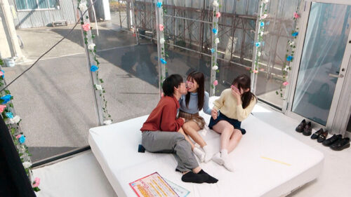 顔出しMM号 女子大生限定 ザ・マジックミラー 徹底検証！男女の友情は成立する！？友達関係のリアル素人大学生3人が日本一エロ～い車の中で初めての逆3P体験！女友達とのハーレムSEXでW生中出しスペシャル！