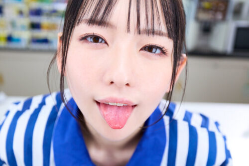 【VR】【8K】10年来の仲が良い地元のハメ友とコンビニバイトの休憩中にラブホ代わりに身勝手ヌキヌキタイム猿のように汗だくでSEXした側道沿いの真夏の田舎コンビニ。 西元めいさ