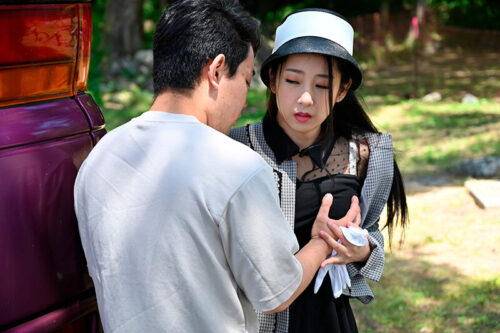 カラダを張って客をもてなす淫乱バスガイドと生ハメバスツアー