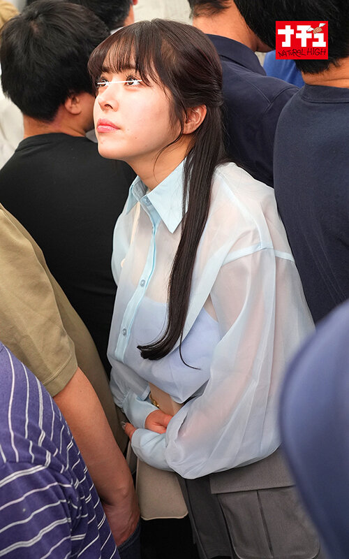 電車の中でインナーを抜き取られ透け巨乳を見られる羞恥で抵抗できないシアーシャツ女子2