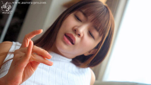 露出願望に憑りつかれた人妻 オマ●コを見られる…と思うほど疼く子宮… 凰華りん