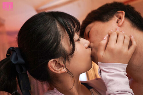 「唾液でベチョ濡れ超ビンビンじゃん!」 ベロチュウ制服リフレでヨダレまみれ溺れイキ!さらに裏オプ(本番)杭打ちキスキス騎乗位で脳がトロけて中出し連射!! 北岡果林