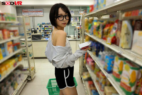 【VR】【8K】【追跡視点】深夜、コンビニで見かけた無防備スレンダー女子を追跡姦。 自宅に押し入りレ×プVR